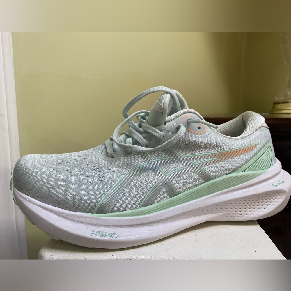 Asics Women's Mint Green Athletic Shoes size 11 H28N15